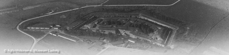 Fort VI Deckstein Luftbild Angriff auf die Luftschiffhalle