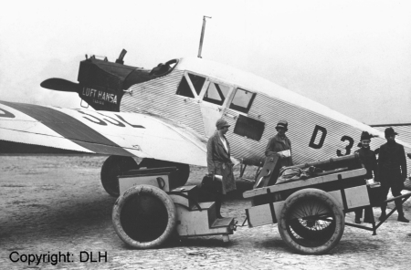 Junkers F13 Kennnummer D 332 "Elster" auf dem Flughafen Köln Butzweilerhof