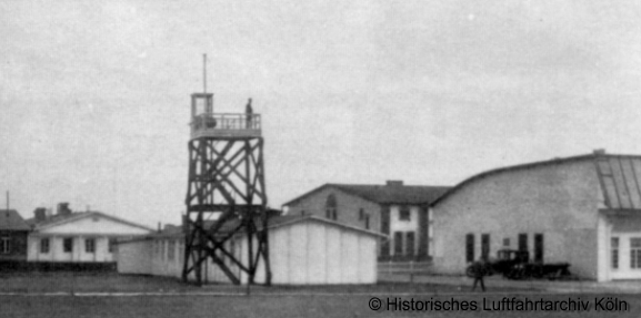 Baracke der Luftpolizei auf dem Flughafen Kln Butzweilerhof 1926 mit Verkehrsturm