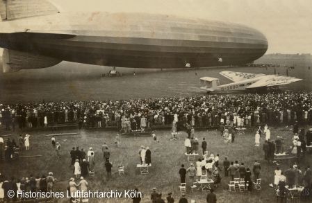 Ankunft des Luftschiffs Z 127 "Graf Zeppelin" auf dem Flughafen Kln Butzweilerhof