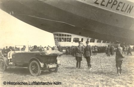 Ankunft des Luftschiffs Z 127 "Graf Zeppelin" auf dem Flughafen Kln Butzweilerhof