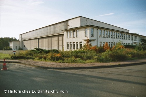 Halle 2 mit doppelt umlaufendem Bro- und Werkstattanbau auf dem Butzweilerhof