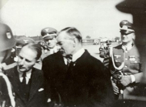 Premieminister Neville Chamberlaine und Dolmetscher Paul Schmidt