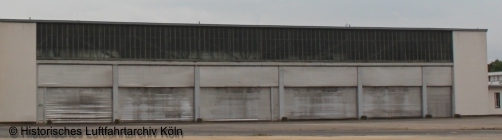 Flughafen Kln Butzweilerhof, Halle 1 mit Rolltoren der Royal Air Force 