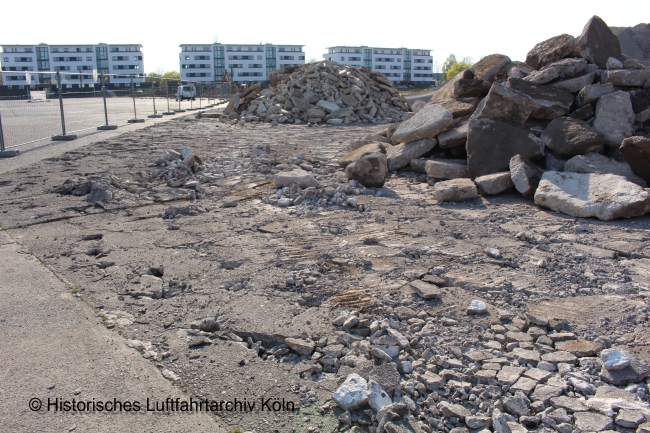 Abbruch des historischen Rollfeld April 2016 Flughafen Kln Butzweilerhof