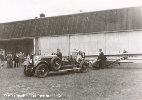 Schleppfahrzeug Mercedes des Kölner Clup für Luftfahrt am 1. Internationalen Flugtag 1933 Flughafen Köln Butzweilerhof