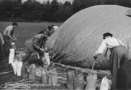 Startvorbereitungen des Ballons Clouth VIII im Klner Grngrtel