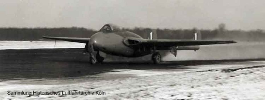 Januar 1953 - eine Vampire der 112. Squadron landet auf der PSP-Bahn der air staton Butzweilerhof.