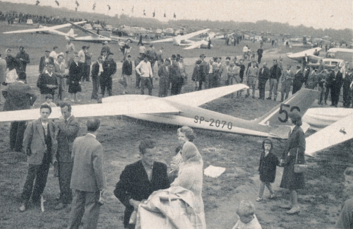 Besucher auf dem Butzweilerhof zur Segelflugweltmeisterschaft 1960 Kennummer SP-2070
