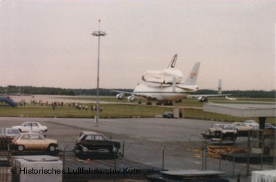 Die Enterprise auf dem Flughafen Kln-Bonn rollt zum Start zum Aero Salon in Paris